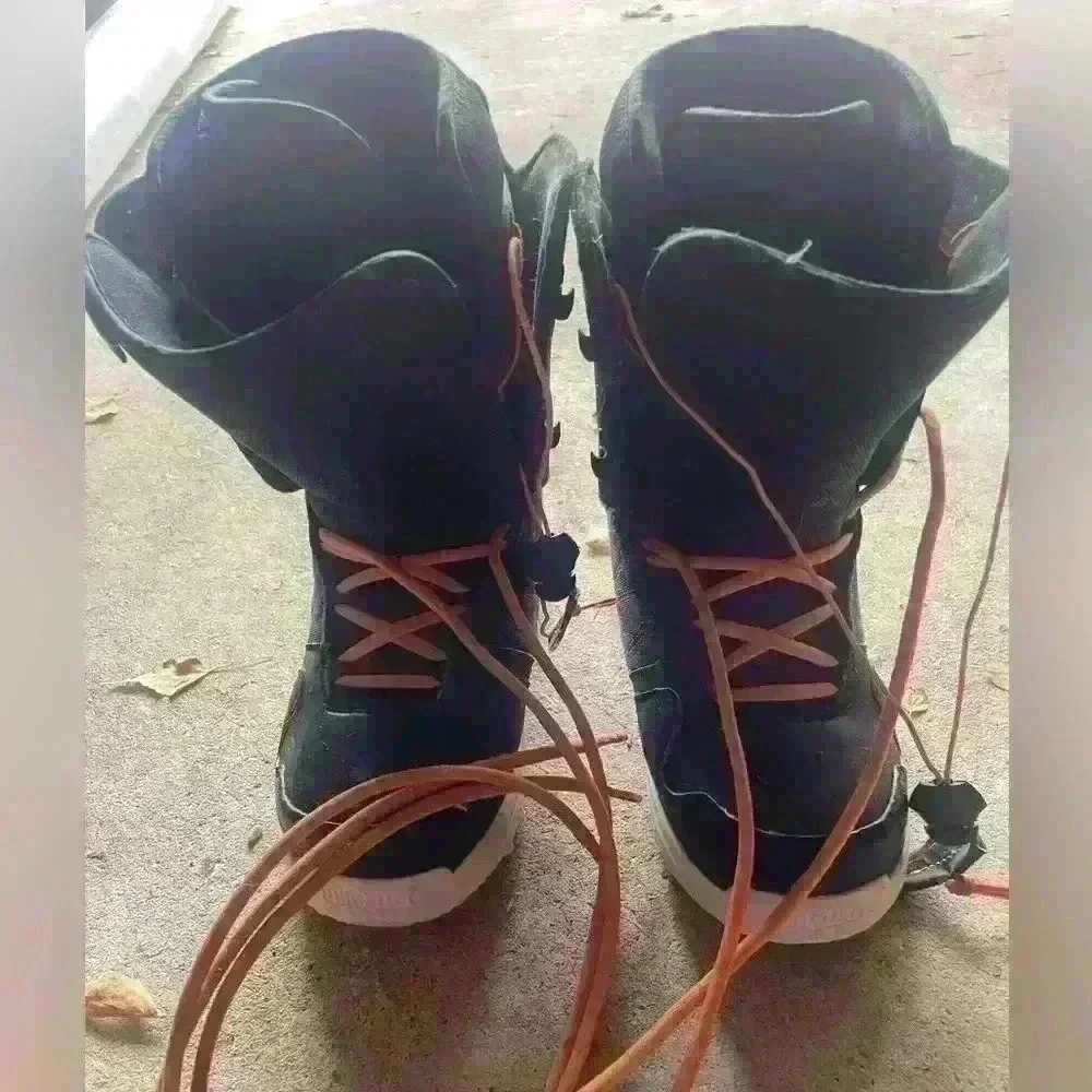 Thirtytwo Exit snowboard boots size 6